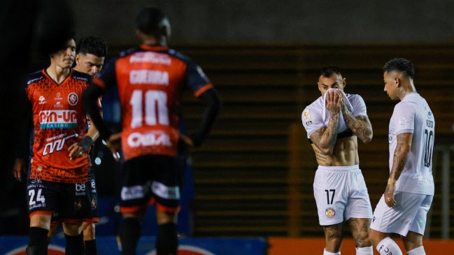 Audax Italiano sufrió dura goleada ante Limache y se alejó aún más del liderato