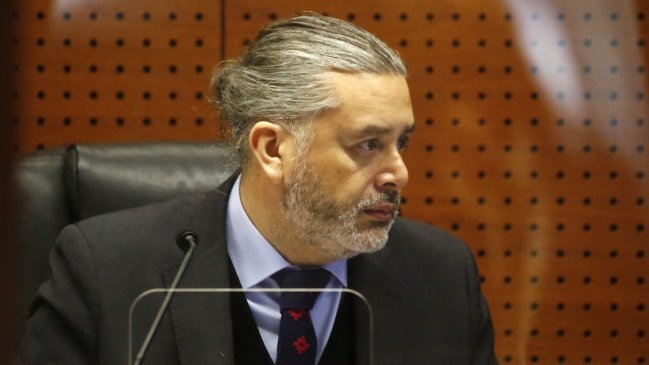 Tribunal inhabilitó a juez Urrutia para revisar causas de liceos emblemáticos de Santiago