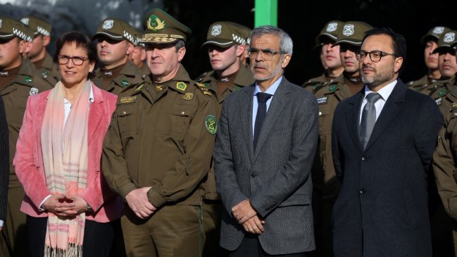 Ministro Cordero abordó amenazas de la barra brava a Almirón y apuntó a los clubes