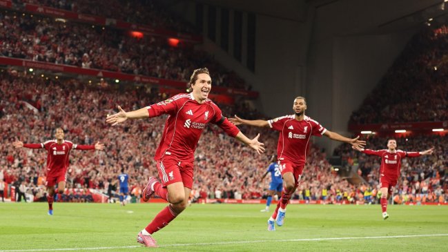 Liverpool comenzó la defensa del título en la Premier con exigido triunfo ante Bournemouth