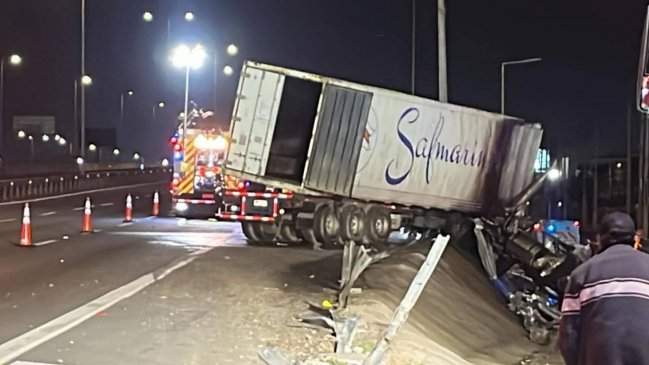Quilicura: Camionero murió atrapado tras accidente e incendio