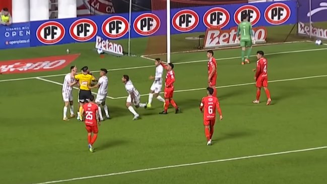 [VIDEO] ¿Gol o tiro de esquina? El insólito cobro de Gastón Philippe en empate de La Calera y La Serena