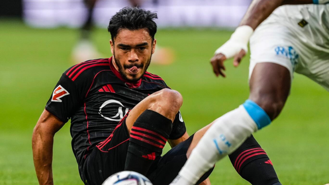 Sin Gabriel Suazo: Sevilla presentó su lista de nominados para el estreno en la Liga