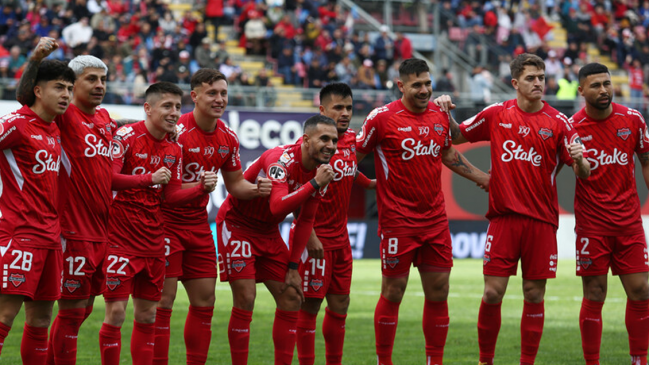 Ñublense aguantó con uno menos para llevarse la victoria ante Palestino en Chillán