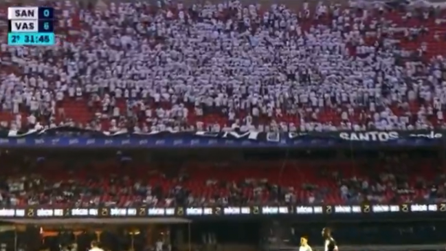 [VIDEO] Hinchas de Santos le dieron la espalda a su equipo en medio de la goleada de Vasco
