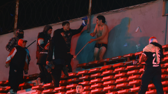 Revancha de la U e Independiente se suspendió por brutales incidentes en Avellaneda