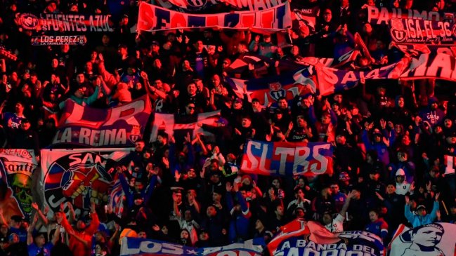 Michael Clark visitó a los hinchas heridos de la U en Buenos Aires