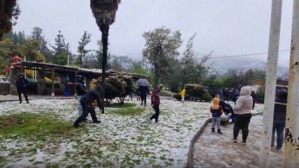   Niños aprovecharon la nieve para jugar en el Cajón del Maipo 