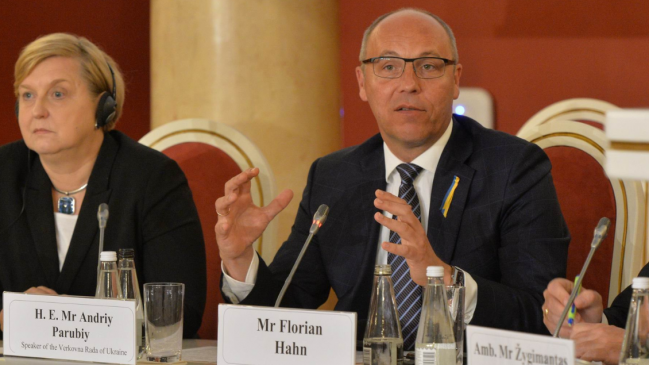 Expresidente del parlamento ucraniano Andri Parubi fue asesinado a disparos