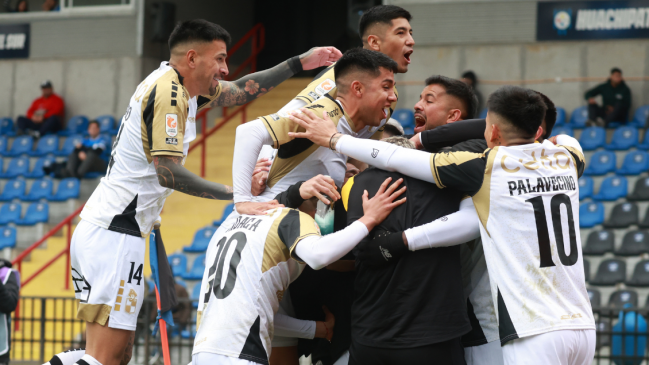 Coquimbo Unido batió a Huachipato y sigue pavimentando su camino a su primer título