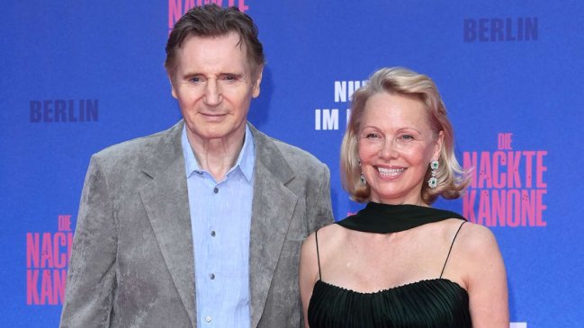 Aseguran que romance entre Liam Neeson y Pamela Anderson fue una estrategia para promocionar su película