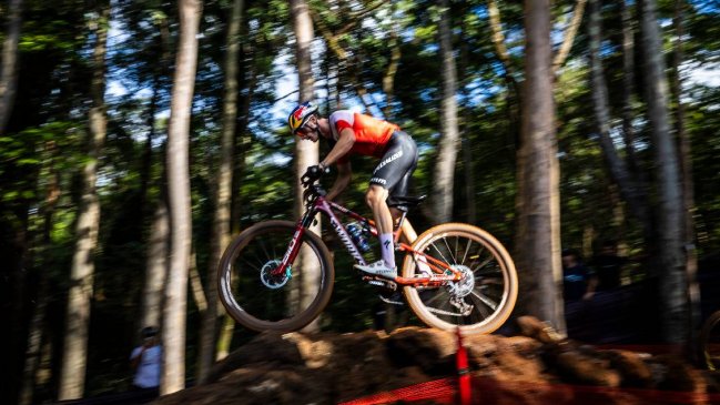 Martín Vidaurre protagonizó una gran remontada en la Copa del Mundo UCI en Francia