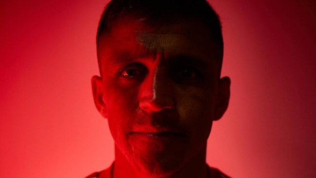 Alexis aún no entrena con Sevilla por 