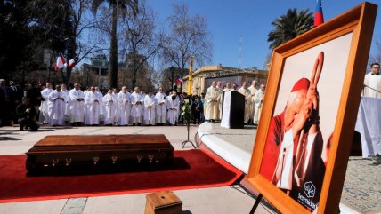   Fieles y religiosos despidieron al obispo Alejandro Goic en Rancagua 