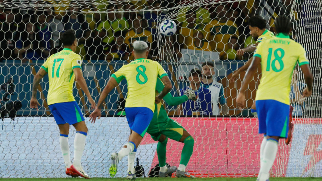 [VIDEOS] Paquetá y Guimaraes reflejaron el dominio de Brasil sobre Chile con sendos goles