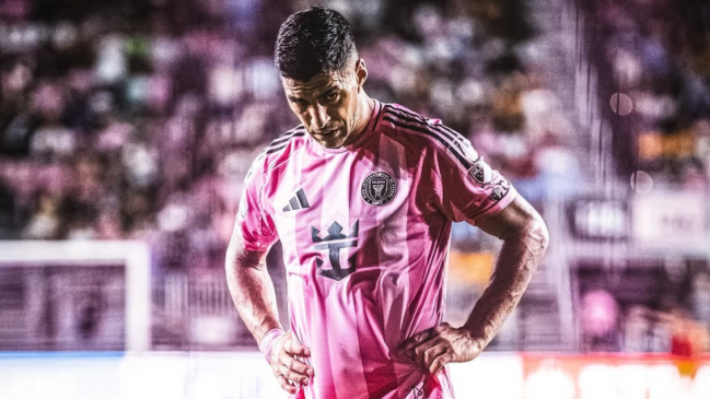 Suárez fue sancionado con seis partidos por su escupitajo en la final de la Leagues Cup