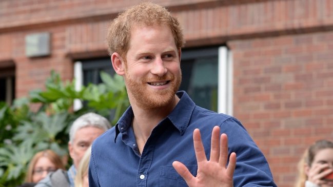 El príncipe Harry vuelve al Reino Unido en su primera visita desde abril
