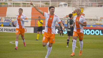   Diego Coelho y César Munder lideraron el triunfo de Cobresal ante Palestino en El Salvador 