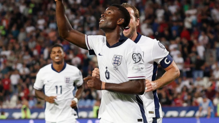   Inglaterra arrasó a Serbia en Clasificatorias de la UEFA y se acercó al Mundial 2026 