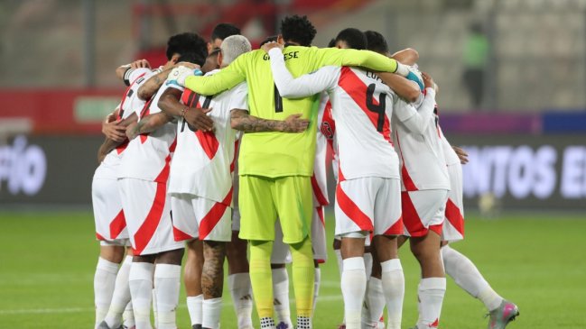 Perú ya busca técnico tras el despido de Óscar Ibáñez