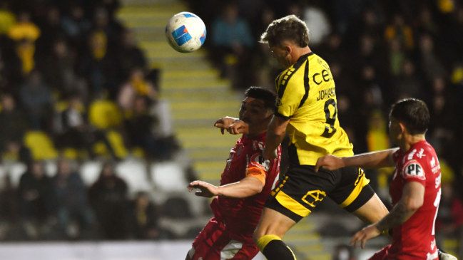 Coquimbo remontó un duro partido ante Ñublense y sigue intratable como líder de la Liga de Primera