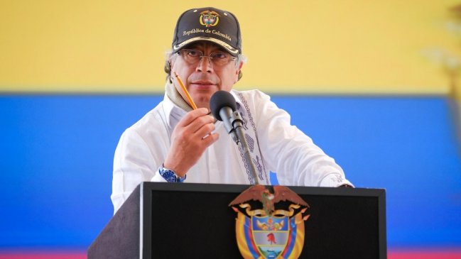 Petro es acusado de acoso sexual en público contra una funcionaria