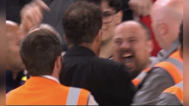 [VIDEO] Diego Simeone se enfrentó a hincha de Liverpool por 
