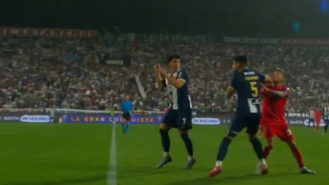 [VIDEO] Como en 2015: Zambrano fue expulsado en Alianza Lima por fuerte falta a Aránguiz
