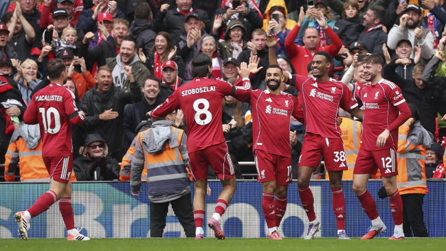 Liverpool superó en el clásico a Everton y extendió su arranque perfecto en la Premier League