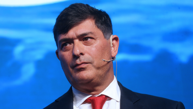 Bajar sueldos estatales y subir la PGU: Las propuestas económicas de Parisi