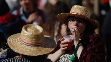  Parque O'Higgins: Lluvia no frena la celebración en la tradicional fonda  