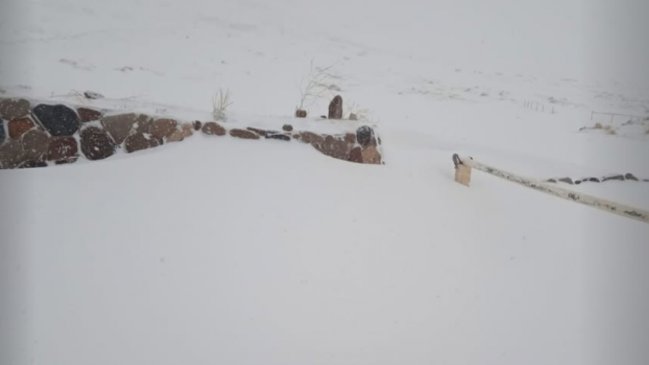 Nieve dejó atrapadas a 13 personas en termas del Cajón del Maipo