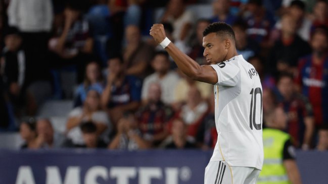 Real Madrid goleó a Levante y estiró su campaña perfecta en La Liga