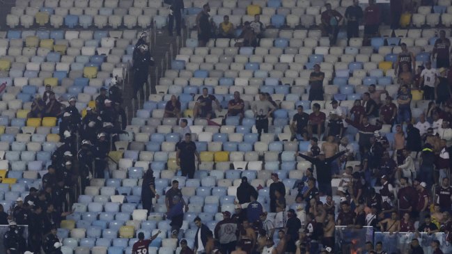 Graves incidentes: Policía de Brasil se enfrentó con hinchas de Lanús durante el partido con Fluminense