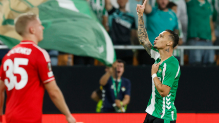   Antony salvó a Betis de una caída en su debut en la Europa League 