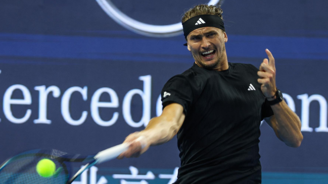 Zverev cerró la jornada con autoridad en Pekín y se cita con Moutet en octavos