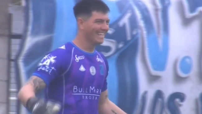 [VIDEO] Portero anotó increíble golazo de arco a arco en Argentina