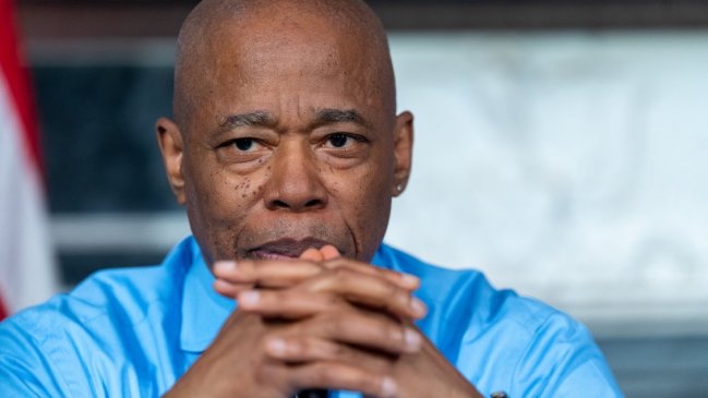 El alcalde de Nueva York, Eric Adams, se retira de la carrera a la reelección