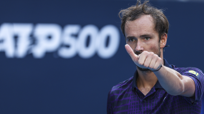 Daniil Medvedev anuló a Zverev y se metió en las semifinales del Abierto de China