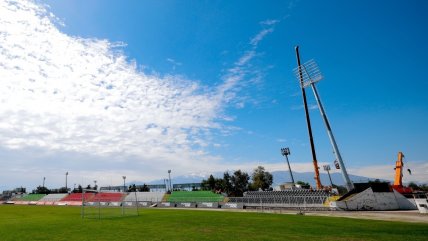   Palestino inició la instalación de sus torres de iluminación en La Cisterna 
