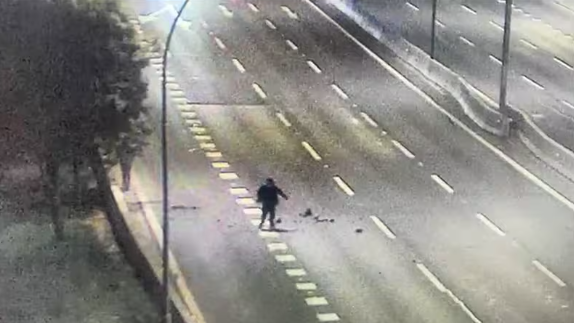 Sujetos colocaron piedras en autopista y robaron a conductor en Lo Espejo