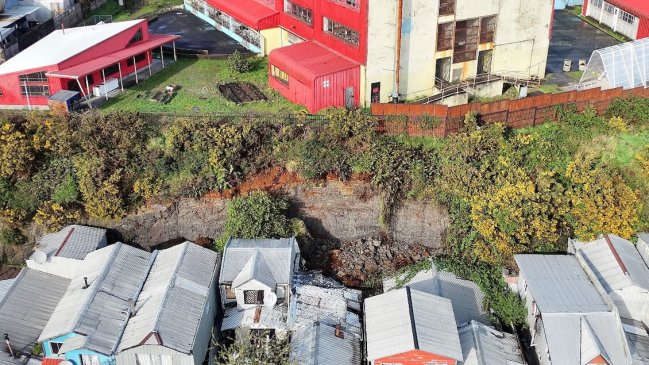 Puerto Montt: Remoción en masa dejó cuatro casas dañadas y obligó evacuaciones