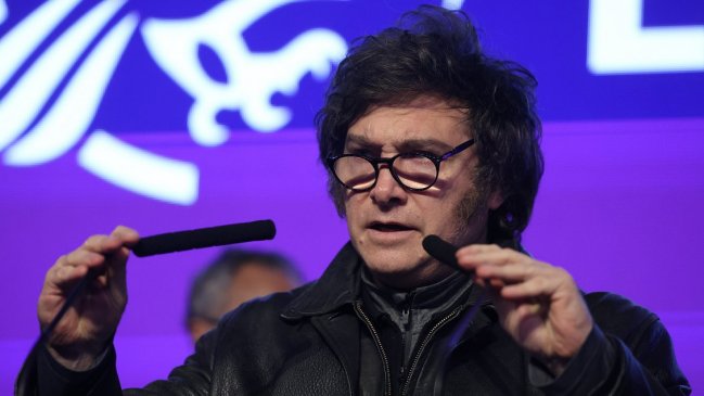 Imagen negativa de Milei subió a 63% a tres semanas de comicios en Argentina, según sondeo