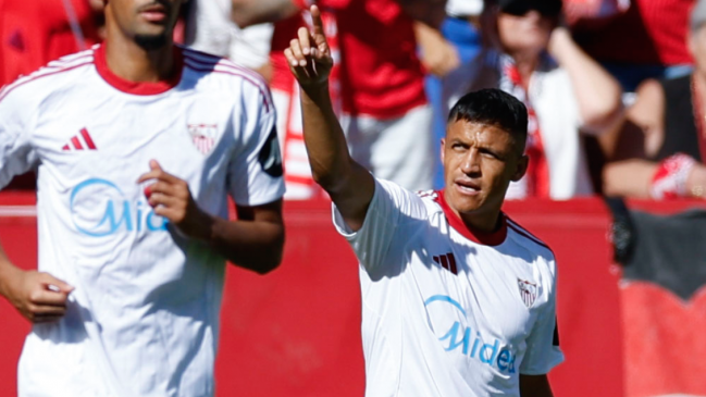Alexis Sánchez abrió el camino para Sevilla en su goleada sobre FC Barcelona