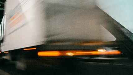   Lampa: Volcamiento de camión deja dos muertos y revela posible contrabando de cigarros 