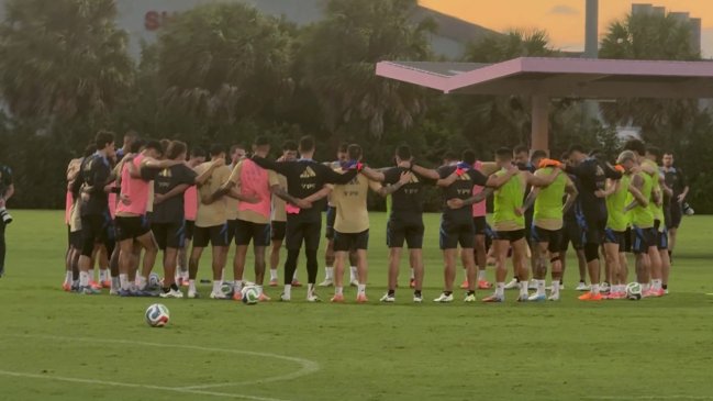 [VIDEO] La selección de Argentina rindió un minuto de silencio por la partida de Miguel Angel Russo