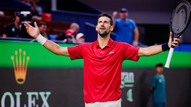 Djokovic dejó atrás sus problemas físicos para avanzar a semifinales en Shanghái