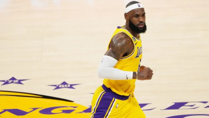   LeBron James se perderá el arranque de la NBA por ciática 