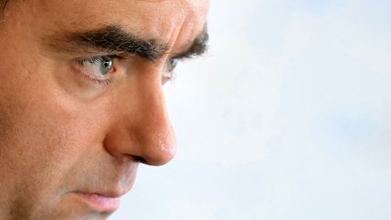   Bajo fuego opositor y aliado, el restituido premier francés busca equipo ministerial 