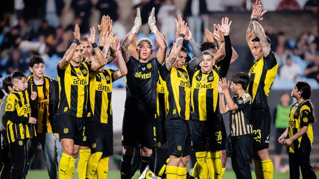 Peñarol celebró con Cortés ante Defensor Sporting y avanzó a la final de la Copa de Uruguay